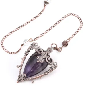 Pendule divinatoire en pierre naturelle.