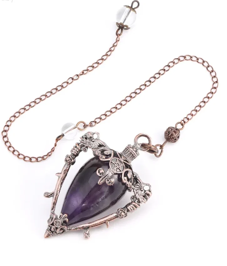 Pendule divinatoire en pierre naturelle.