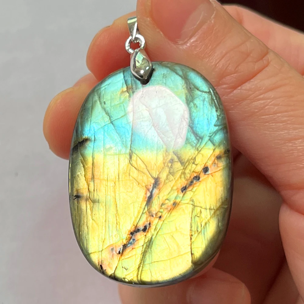 Pendentif en pierre naturelle de labradorite de forme irrégulière. – Image 5